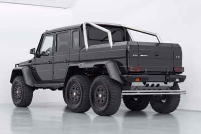 57万8750ユーロ（邦貨換算約9376万円）で落札されたメルセデス・ベンツ「G 63 AMG G850 6×6 by Brabus」（C）Courtesy of RM Sotheby's