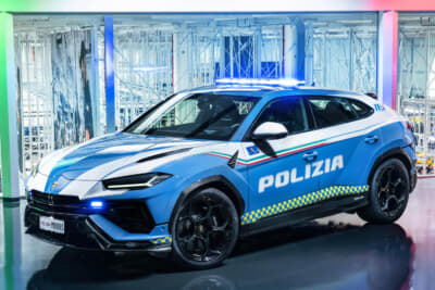 イタリア国家警察のハイウェイパトロール隊に納車されたランボルギーニ ウルス ペルフォルマンテ