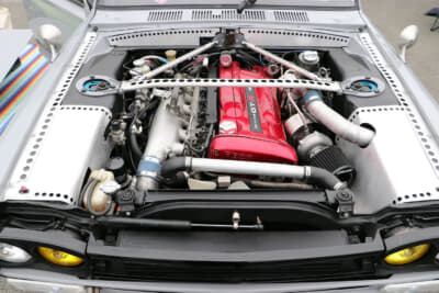 搭載するRB26DETTは赤ヘッドということでBNR34GT-R用と思われる