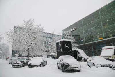 この日はあいにくの大雪で試乗プログラムはキャンセルした