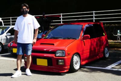 1994年式の愛車とオーナーの森大典さん。森さんの愛車は4代目へ移行する前の、3代目最後期の部類に入る