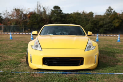 フロントバンパーはUS仕様に変更しつつ、スムージング加工を施して、ナンバーレスのアメリカンスタイルに