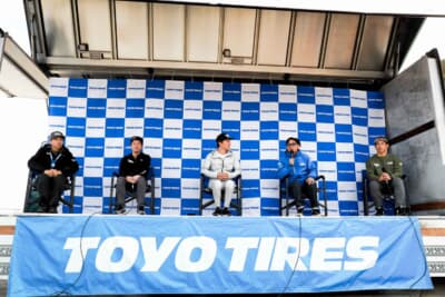 TOYO TIRESブランドアンバサダー5人によるトークショー。右から、三浦昂選手、木下隆之選手、川畑真人選手、松山北斗選手、能戸知徳選手