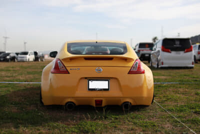 ノーマルボディながら、ワイド感が強調されたスタイリングが美しい。車高が低くなったことで、横幅の存在感が強調されている