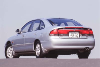 スタイリングは、日本フォード扱いのフォード テルスターの5ドアハッチバックモデルにクロノスのフロントマスクを組み合わせたものとなっていた