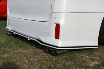 オーバルタイプの4連マフラーはガナドール製