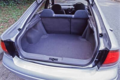 リアシートは6:4の分割可倒式なので広いラゲッジスペースが確保できた