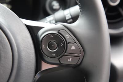 ステアリングスイッチにアイサイトの設定スイッチを装備