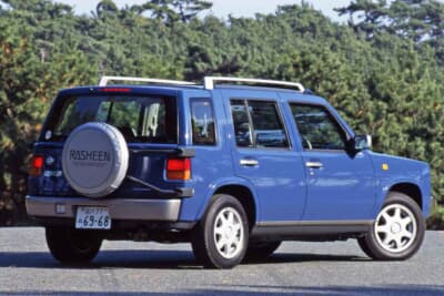 全車4WDの設定で、現在でいうクロスオーバーSUVにも属するモデルとなっていた日産ラシーン