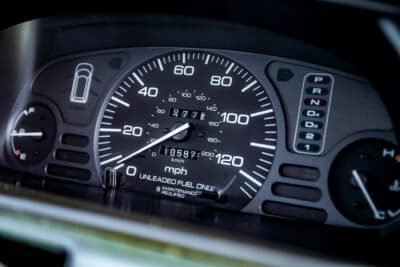 マイル表示のスピードメーター