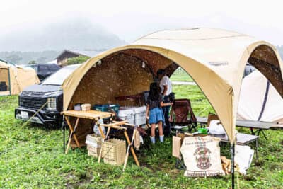 当日は雨だったので、コンパクトにキャンプを楽しんでいた