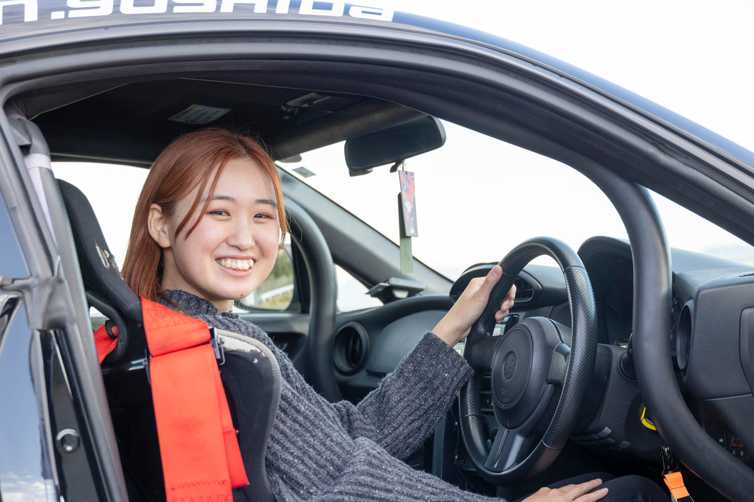 愛知太郎 19歳女子の初愛車はトヨタ「86」！ 高校の卒業式から制服で引き取った