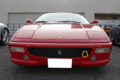 1994年のジュネーブ・ショーでデビューしたF355ベルリネッタは、348のラインをより洗練させたスタイルを持つ