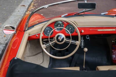 30万875 ポンド（邦貨換算約5600万円）で落札されたポルシェ「356Aスピードスター」（C）Courtesy of RM Sotheby's