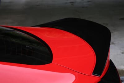 40th Anniversary Limitedはブラックのダックテールを装備