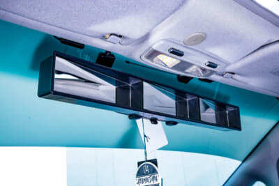 当時、信じられないほどバズった3連ルームミラー