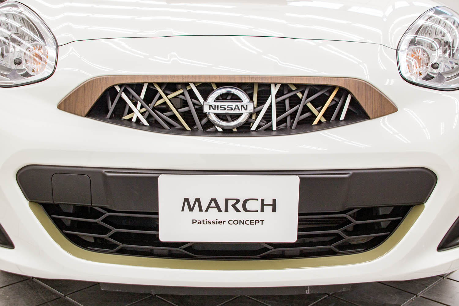 日産「マーチ」がおしゃれなパティシエ仕様で復活！「日産中古車