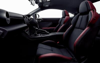 ウルトラスエード／本革シートを採用したBRZ STI Sport