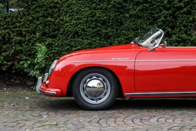 30万875 ポンド（邦貨換算約5600万円）で落札されたポルシェ「356Aスピードスター」（C）Courtesy of RM Sotheby's