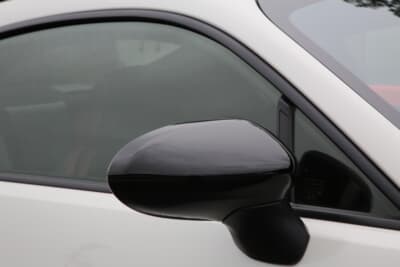 STI Sportのドアミラーはブラックを採用