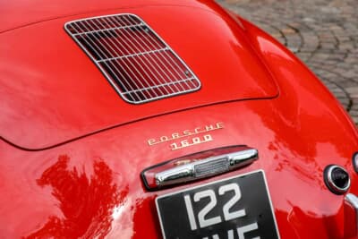 30万875 ポンド（邦貨換算約5600万円）で落札されたポルシェ「356Aスピードスター」（C）Courtesy of RM Sotheby's