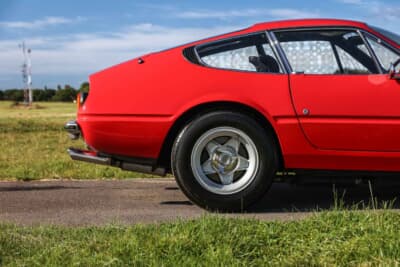 47万7500ポンド（邦貨換算約8900万円）で落札されたフェラーリ「365GTB/4 デイトナ」（C）Courtesy of RM Sotheby's