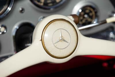 流札後に販売成功となったメルセデス・ベンツ「300SL」（C）Courtesy of RM Sotheby's