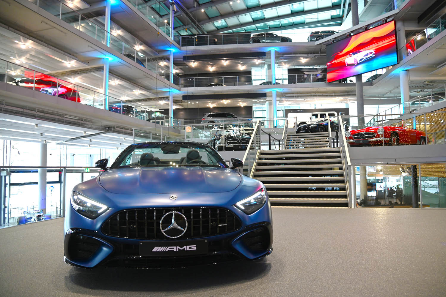 26_AMW_231221_mercedes-