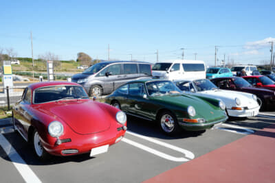 356、912、911のポルシェが並ぶ