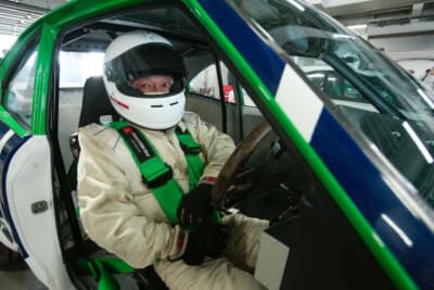 小野さんが今回の箱車の祭典でドライブ