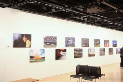 東京会場となった港区六本木のAXISギャラリーでの開催された日本レース写真家協会報道写真展「COMPETITION」