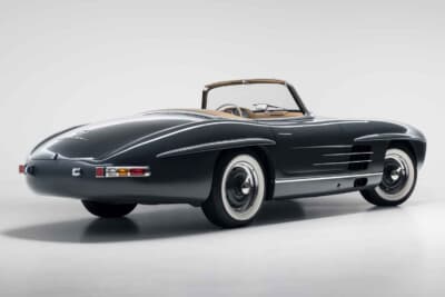 109万6250ユーロ（邦貨換算約1億7100万円）で落札されたメルセデス・ベンツ「300SL ロードスター“アウトロー”」（C）Courtesy of RM Sotheby's