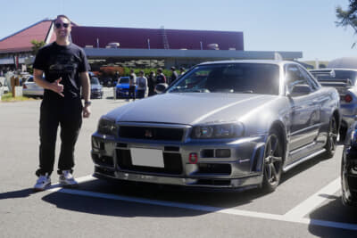 日産「スカイラインGT-R」（R34型2001年式）とオーナーのカルロスさん