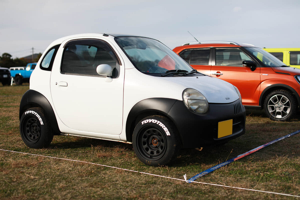 まるでオモチャ！ 可愛すぎるスズキ「ツイン」で目指すは実車版のプルバックゼンマイ仕掛けのミニカーでした | AUTO MESSE  WEB（オートメッセウェブ） 〜クルマを文化する 〜