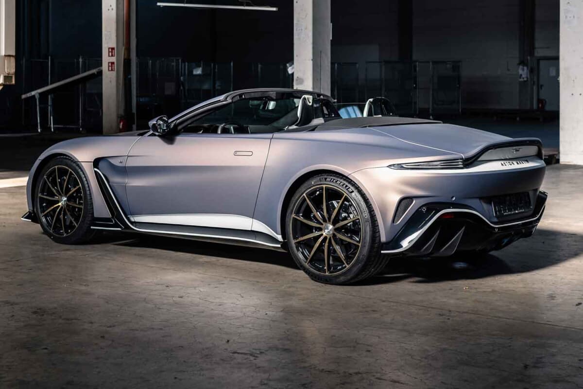 33万6875ユーロ（邦貨換算約5300万円）で落札されたアストンマーティン「V12ヴァンテージ ロードスター」（C）Courtesy of RM Sotheby's