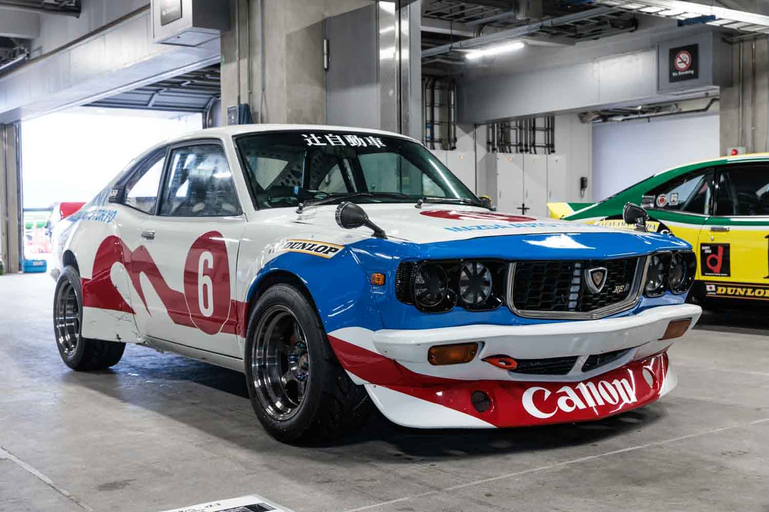 ハコスカGT-Rの時代を終わらせたマツダ「サバンナRX-3」箱車の祭典で走ったのは「マツダオート東京 寺田陽次郎仕様」でした | AUTO MESSE  WEB（オートメッセウェブ） 〜クルマを文化する 〜