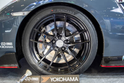 R35 GT-Rのフロントには新作キャリパーのRacing MONO6EVO 2024と、開発中のR35用ローターφ415×36をインストール