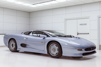 47万2500ドル（邦貨換算約6950万円）で落札されたジャガー「XJ220」（C）Courtesy of RM Sotheby's