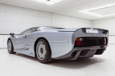 47万2500ドル（邦貨換算約6950万円）で落札されたジャガー「XJ220」（C）Courtesy of RM Sotheby's