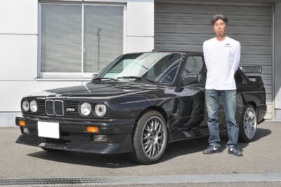 1985年式BMW E30M3と、オーナーの山上文雄さん