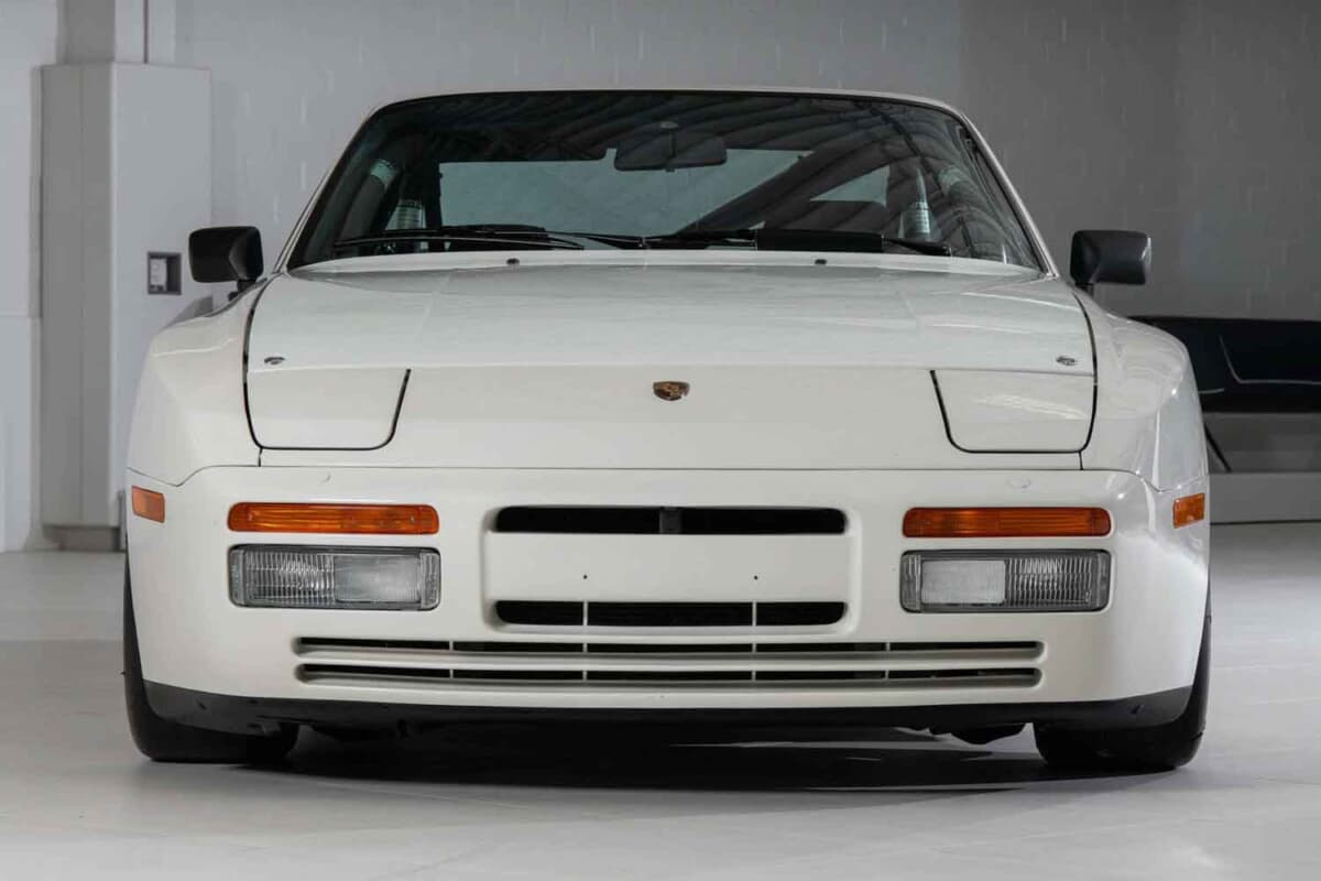 16万2400 ドル（邦貨換算約2400万円）で落札されたポルシェ「944ターボカップ」（C）Courtesy of RM Sotheby's