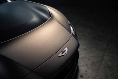 アストンマーティン「V12ヴァンテージ ロードスター」（C）Courtesy of RM Sotheby's