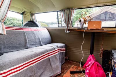 シートはベッドキットを入れ、ベッドとしても使用できる