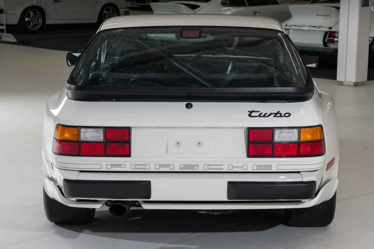 16万2400 ドル（邦貨換算約2400万円）で落札されたポルシェ「944ターボカップ」（C）Courtesy of RM Sotheby's