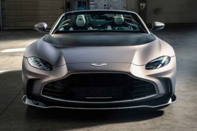 アストンマーティン「V12ヴァンテージ ロードスター」（C）Courtesy of RM Sotheby's