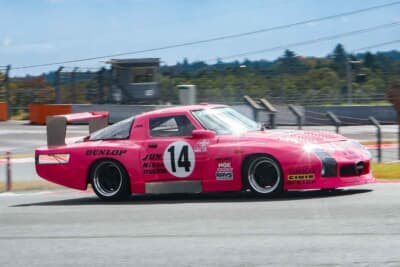 富士スピードウェイを快走する1982年WEC in Japan参戦仕様（レプリカ）のマツダ・サバ ンナ RX-7 254