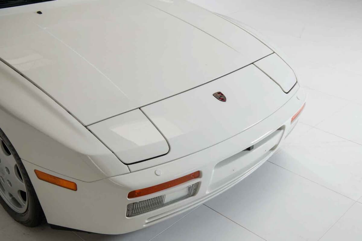 3万9200ドル（邦貨換算約570万円）で落札されたポルシェ「944 S2カブリオレ」（C）Courtesy of RM Sotheby's