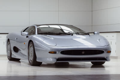 47万2500ドル（邦貨換算約6950万円）で落札されたジャガー「XJ220」（C）Courtesy of RM Sotheby's