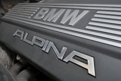 エンジンヘッドにはALPINA の名が刻まれている