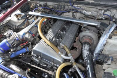 DOHC4バルブ4気筒のFJ20Eを搭載